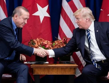 «Την ουρά στα σκέλια» έβαλαν (πάλι...) οι ΗΠΑ απέναντι στον Ρ.Τ.Ερντογάν: «Συνεργαζόμαστε στενά και θα λύσουμε τα πάντα»